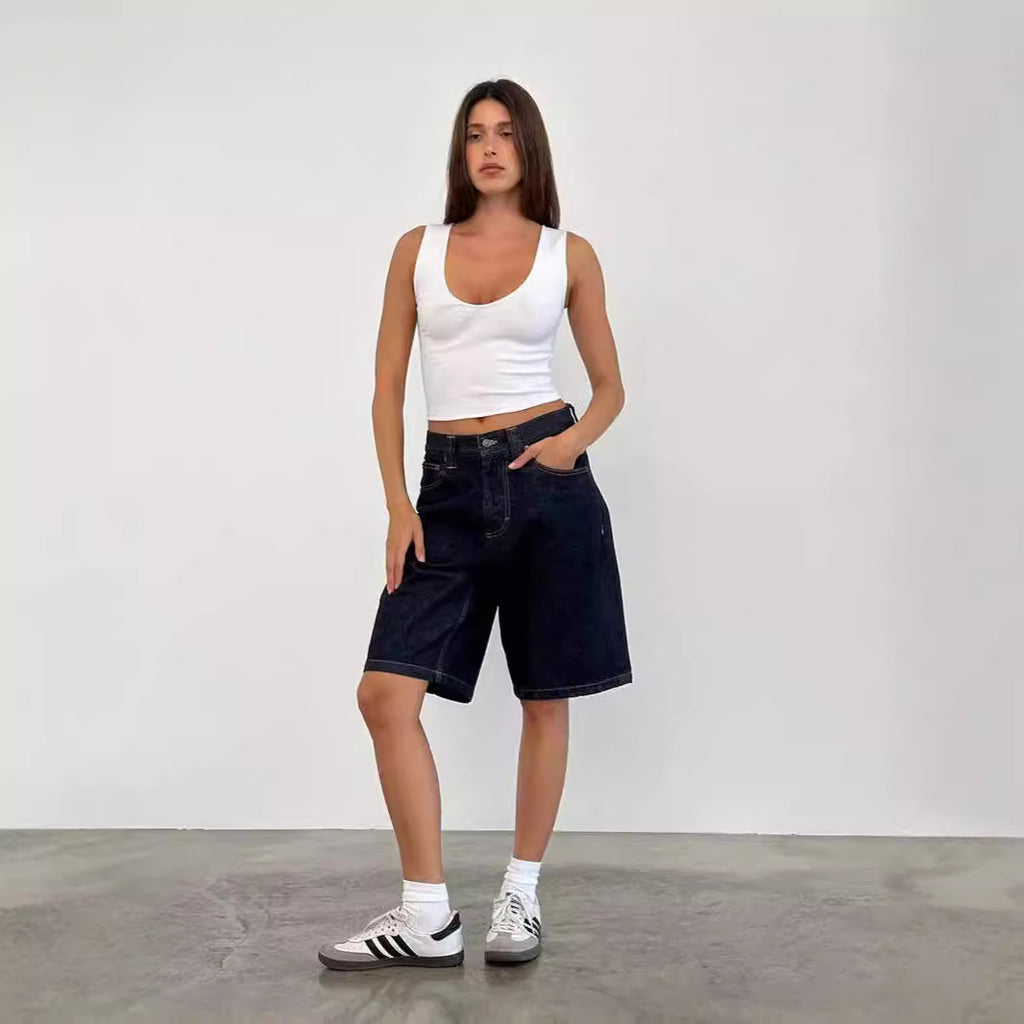 Loose and non elastic denim shorts for women