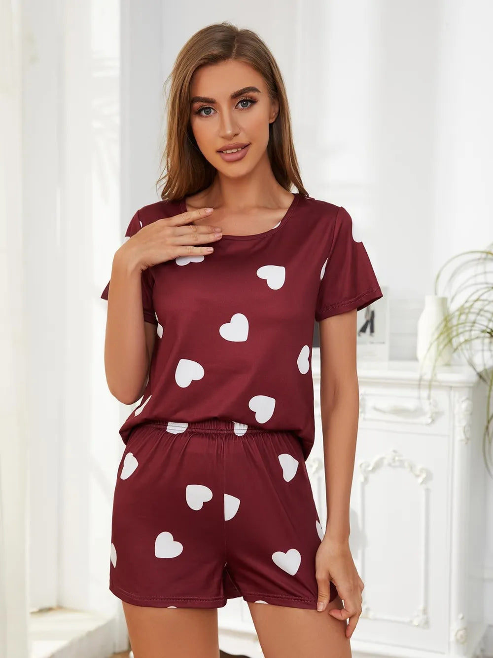 Ensemble de salon haut et short à col rond en forme de cœur