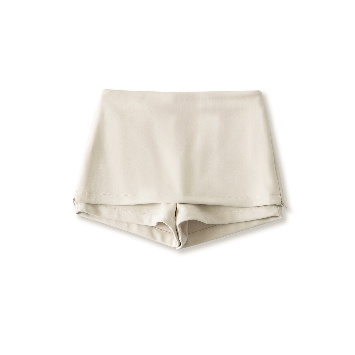 Low waist slim fit shorts for women