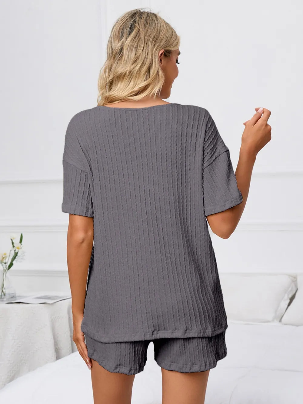 Ensemble de détente short et t-shirt à manches courtes et encoche