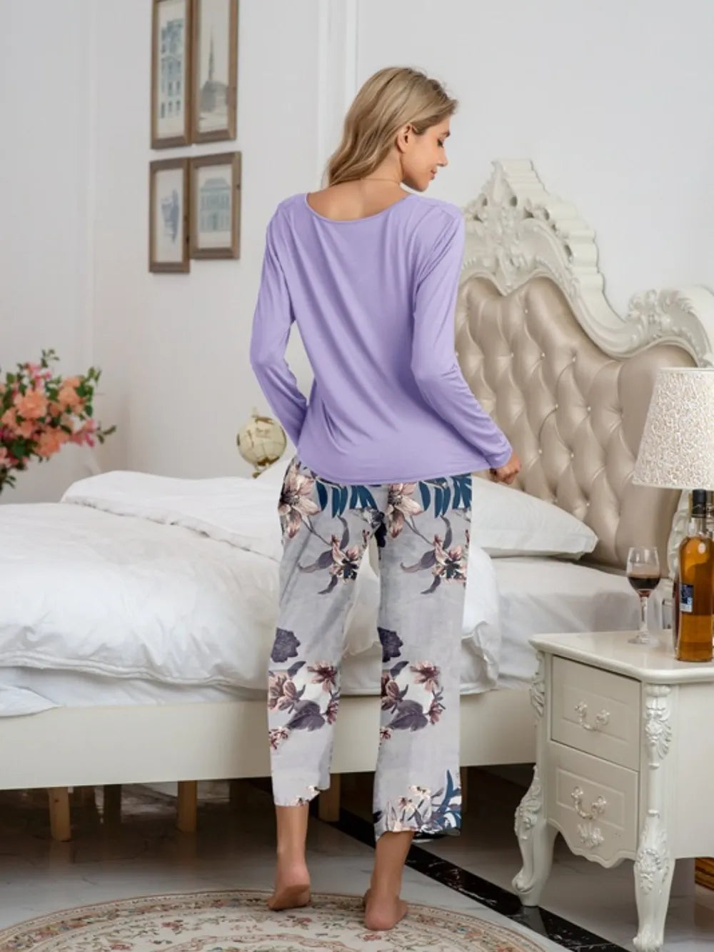 Ensemble de détente avec haut à encolure ronde et pantalon imprimé
