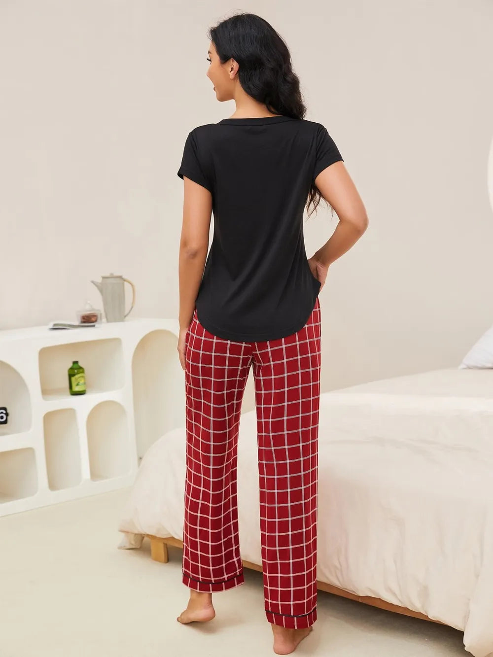 Ensemble de salon haut à manches courtes et col en V et pantalon