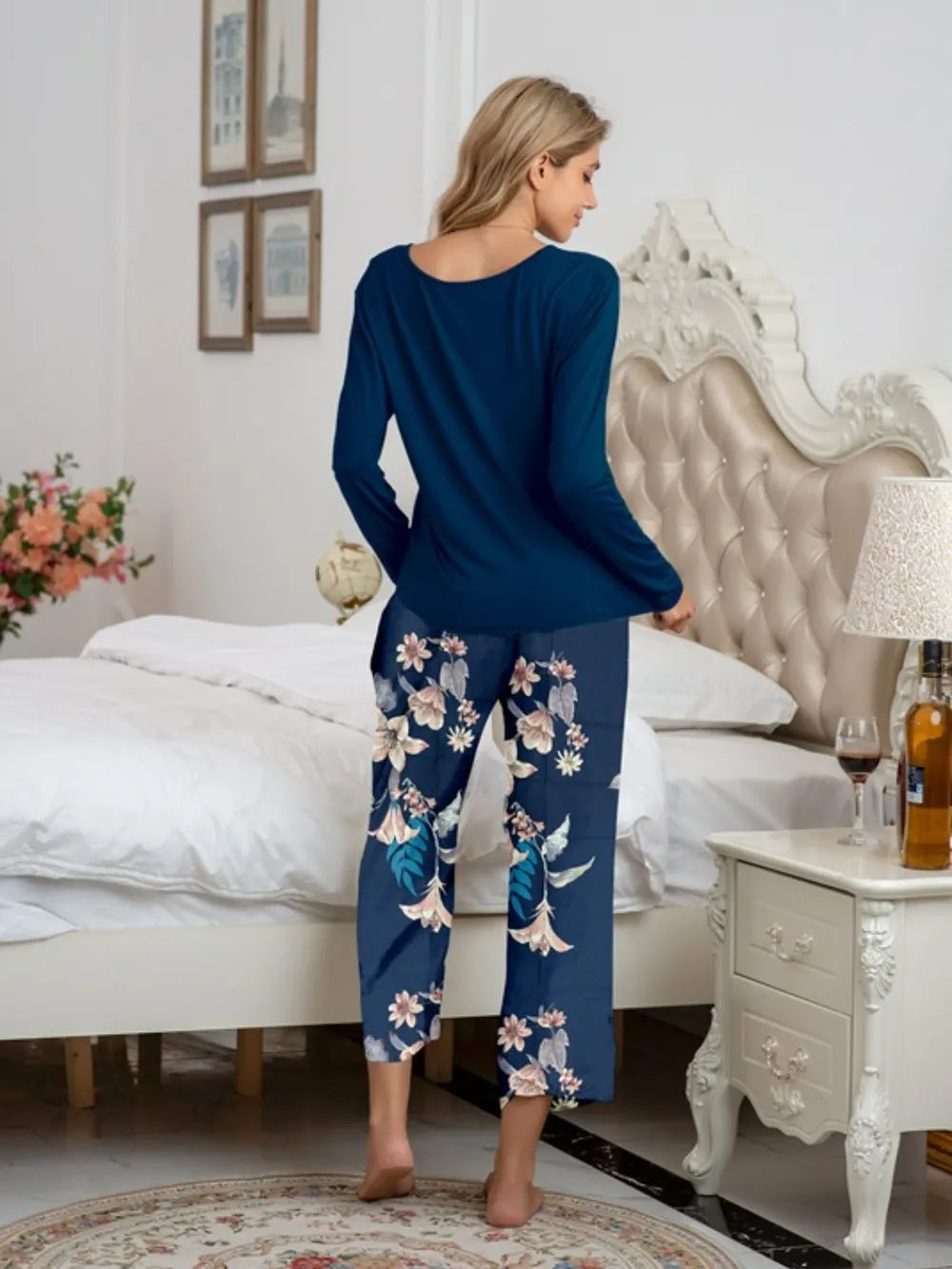 Ensemble de détente avec haut à encolure ronde et pantalon imprimé