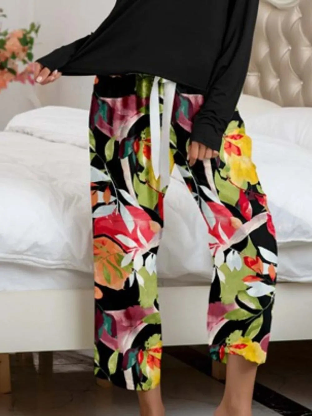 Ensemble de détente avec haut à encolure ronde et pantalon imprimé